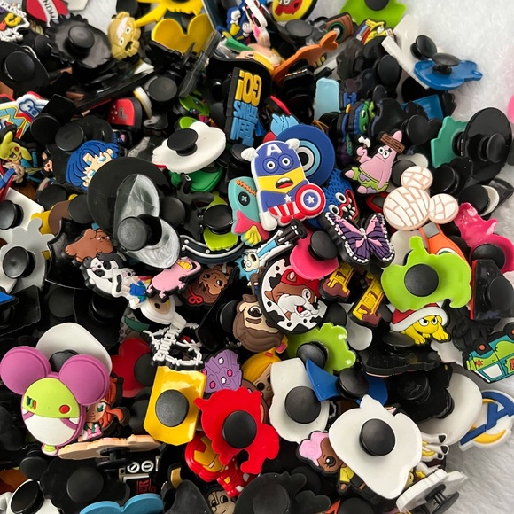 25 PIECE RANDOM CROC CHARMS - Picture 11 of 13